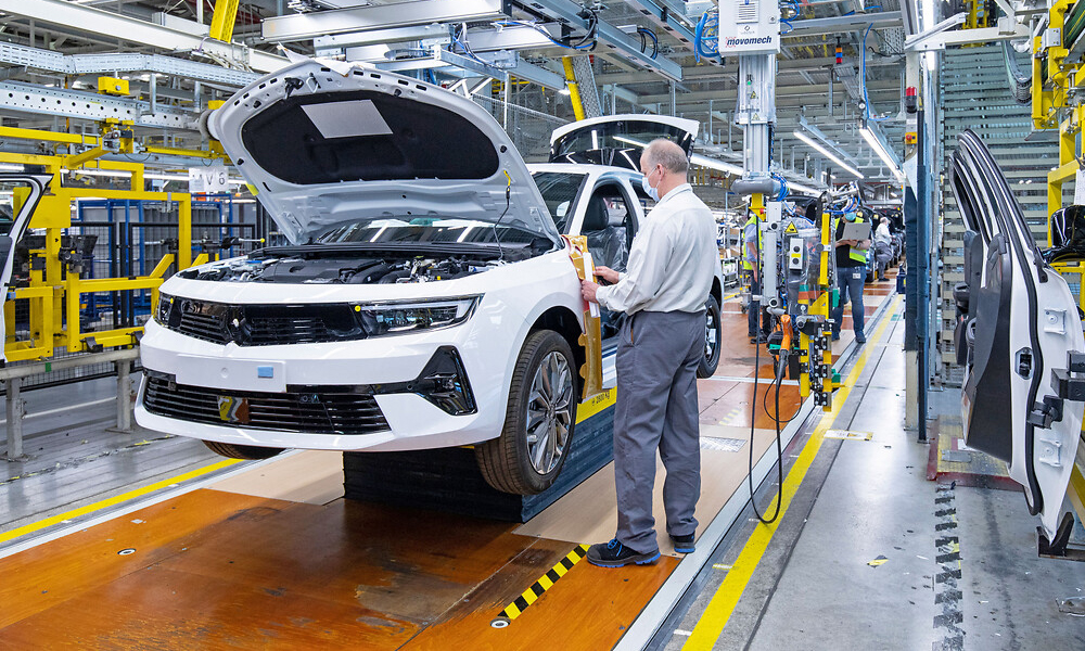 Працівник автомобільного виробництва