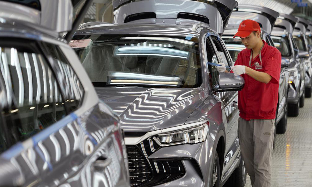 Працівник автомобільного виробництва